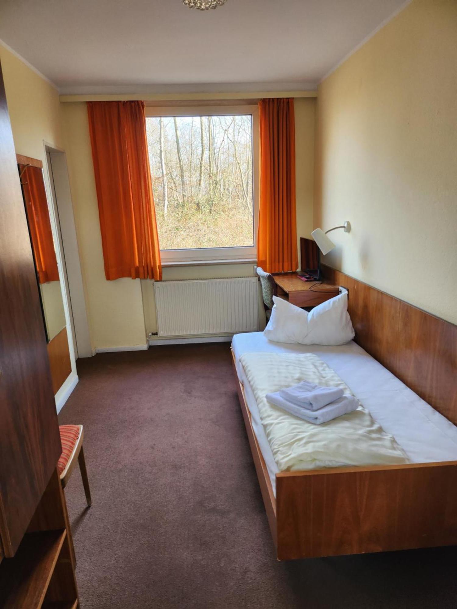 Autobahn Hotel Pfungstadt Ost Buitenkant foto